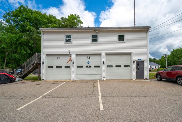 35 S Main Street, Newton, NH 03858