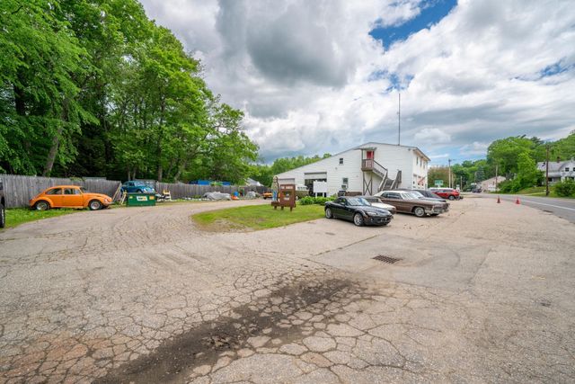 35 S Main Street, Newton, NH 03858