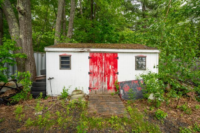 35 S Main Street, Newton, NH 03858