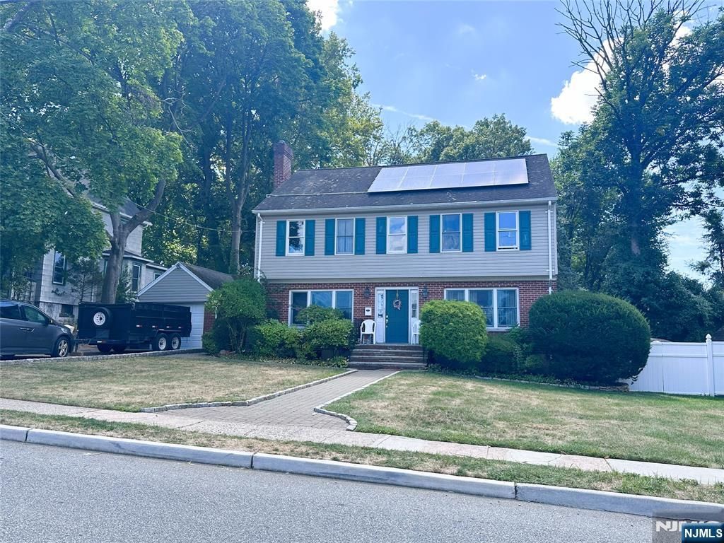 136 W Central Avenue, Bergenfield, NJ 07621