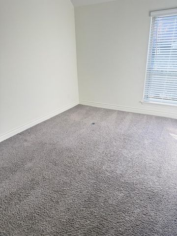 19715 Hale Hollow Creek Drive, Cypress, TX 77433