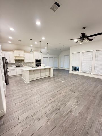 19715 Hale Hollow Creek Drive, Cypress, TX 77433