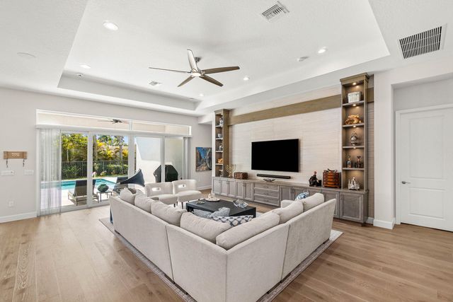 9918 Pecorino Isle, Boynton Beach, FL 33473