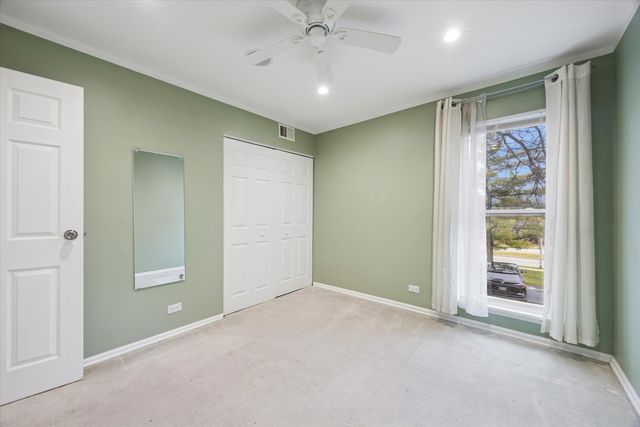 1860 Huntington Boulevard E, Hoffman Estates, IL 60169