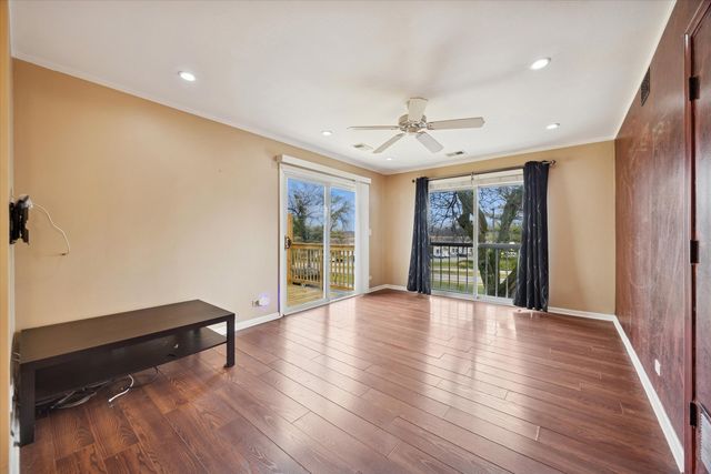 1860 Huntington Boulevard E, Hoffman Estates, IL 60169