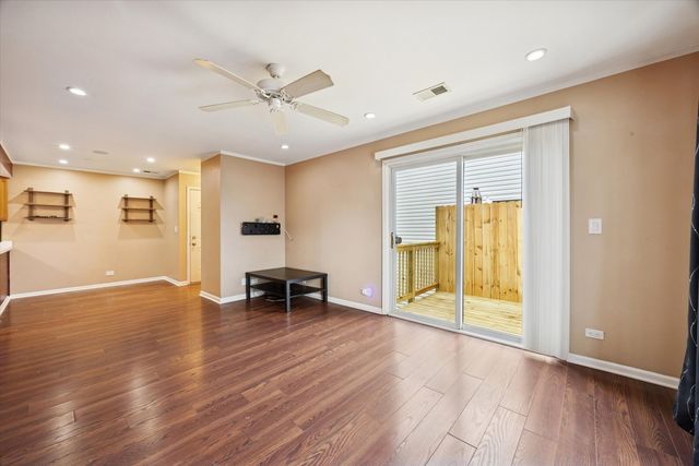 1860 Huntington Boulevard E, Hoffman Estates, IL 60169