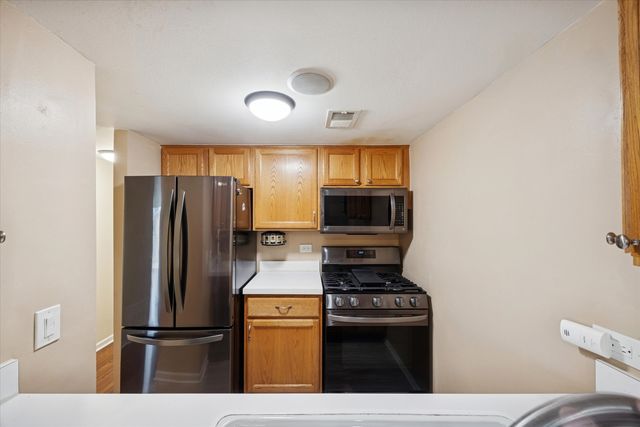 1860 Huntington Boulevard E, Hoffman Estates, IL 60169