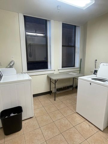 7 Central Sq 203, Lynn, MA 01901