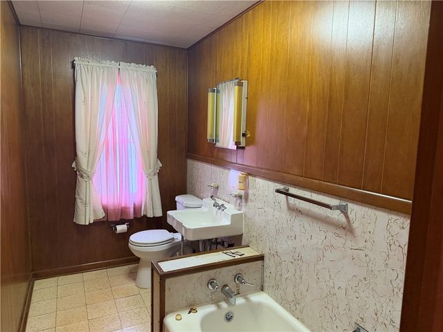 926 N Ashland, New Castle, PA 16102