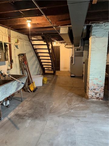 926 N Ashland, New Castle, PA 16102