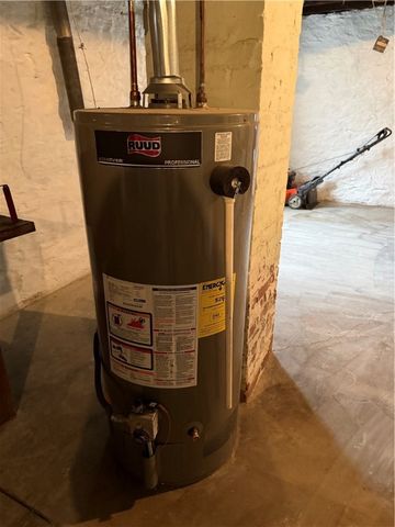 926 N Ashland, New Castle, PA 16102