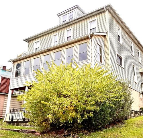 926 N Ashland, New Castle, PA 16102