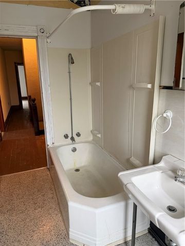 926 N Ashland, New Castle, PA 16102