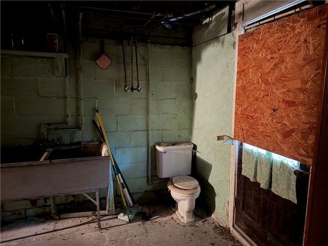 926 N Ashland, New Castle, PA 16102