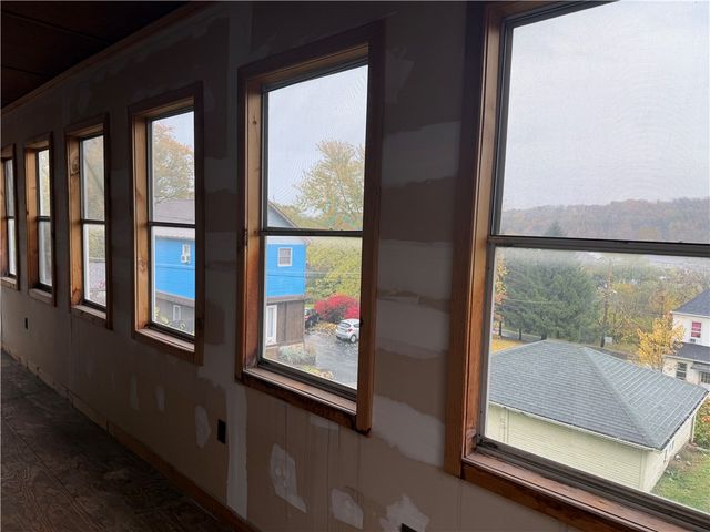 926 N Ashland, New Castle, PA 16102