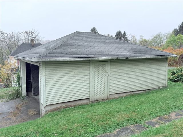 926 N Ashland, New Castle, PA 16102