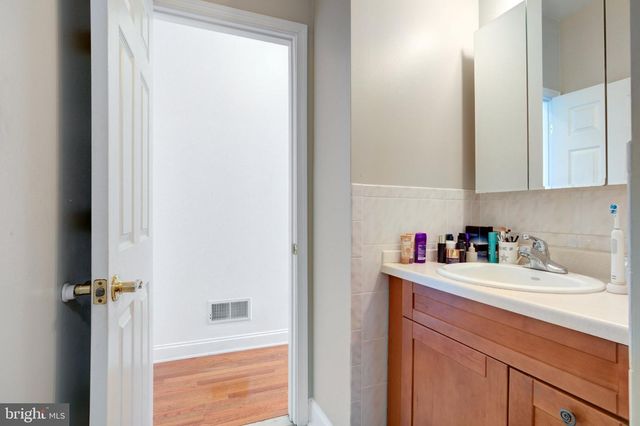 881 N 5TH ST, Philadelphia, PA 19123