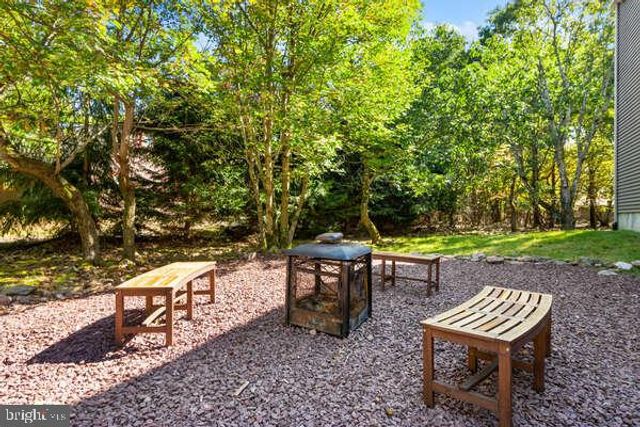 68 SKYE DR, Lake Harmony, PA 18624