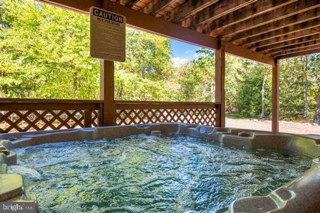 68 SKYE DR, Lake Harmony, PA 18624