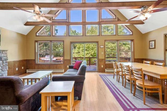 68 SKYE DR, Lake Harmony, PA 18624