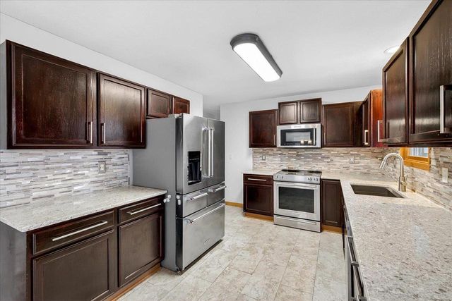 559 Elijah Court, Evansville, WI 53536