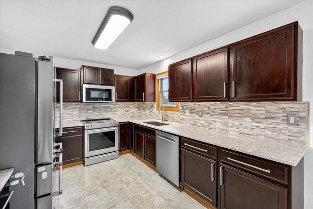 559 Elijah Court, Evansville, WI 53536