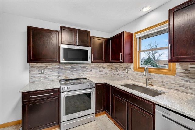 559 Elijah Court, Evansville, WI 53536