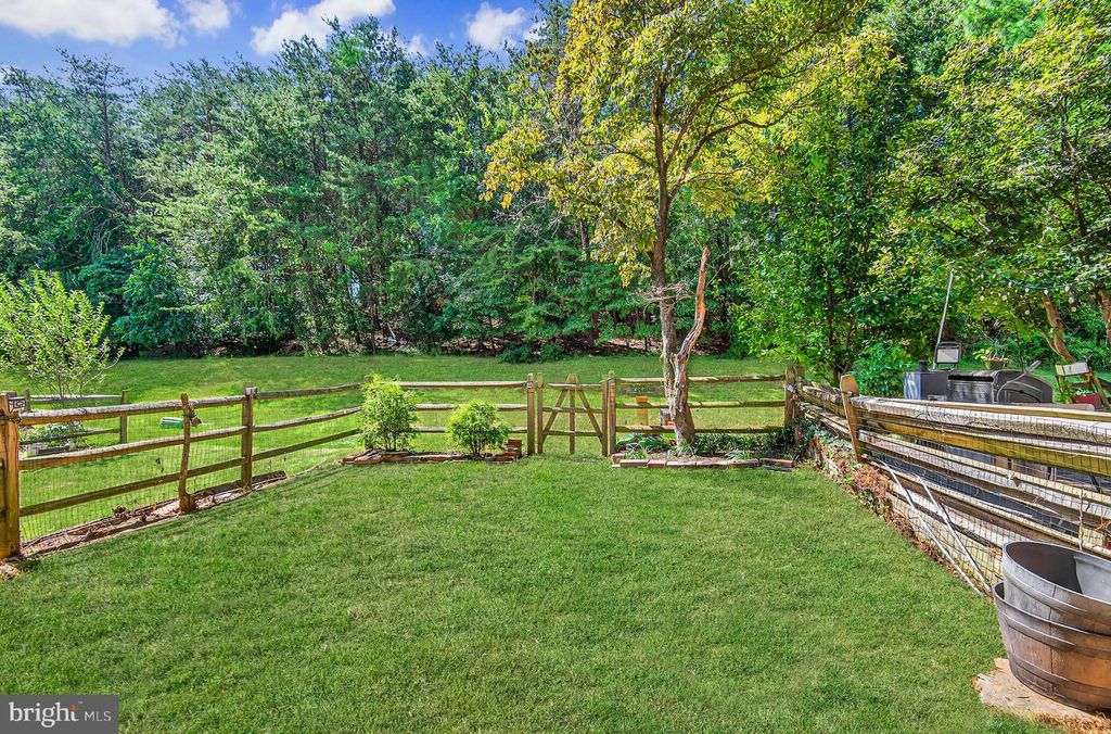 9722 SHADOW OAK DR, Gaithersburg, MD 20886