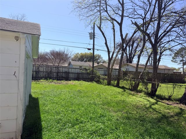 1304 Glynn Oaks Drive, Arlington, TX 76010