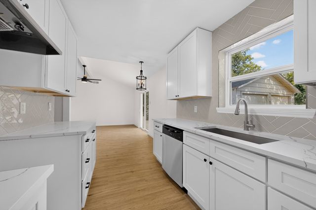 1304 Glynn Oaks Drive, Arlington, TX 76010