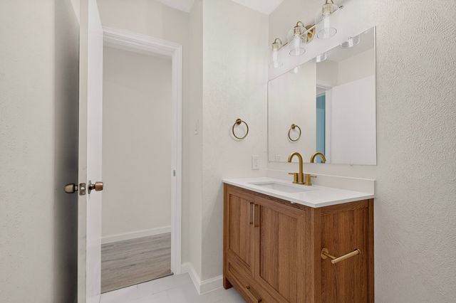 1304 Glynn Oaks Drive, Arlington, TX 76010