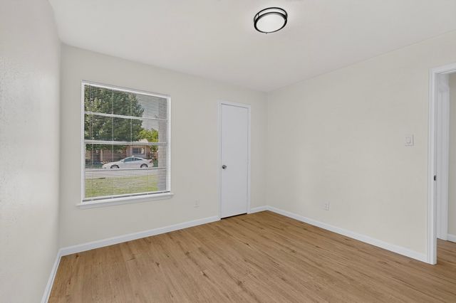 1304 Glynn Oaks Drive, Arlington, TX 76010