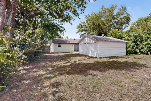 1304 Glynn Oaks Drive, Arlington, TX 76010