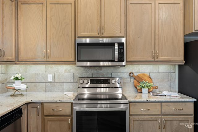 5944 W Cavendale Dr, Eagle, ID 83616