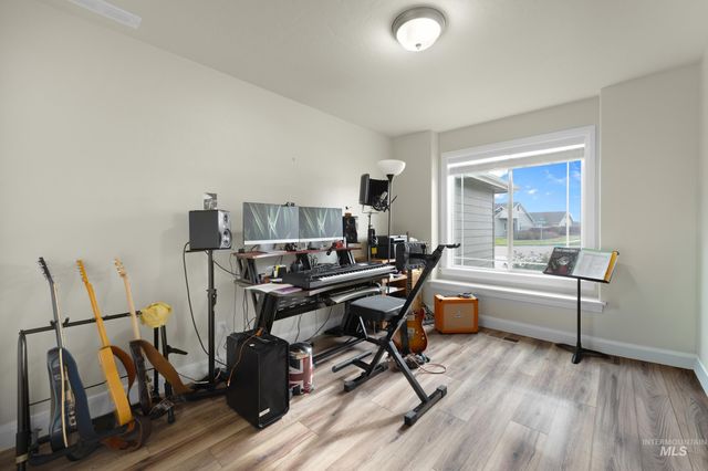 5944 W Cavendale Dr, Eagle, ID 83616