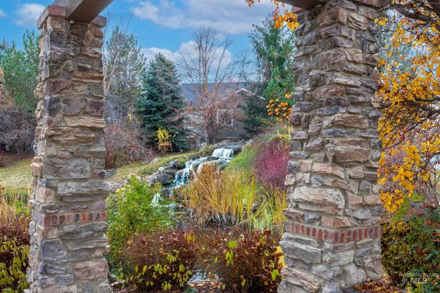 5944 W Cavendale Dr, Eagle, ID 83616