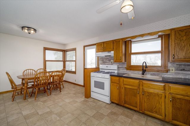 404 W Des Moines Street, Brooklyn, IA 52211