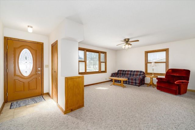 404 W Des Moines Street, Brooklyn, IA 52211