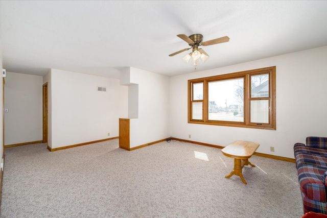 404 W Des Moines Street, Brooklyn, IA 52211