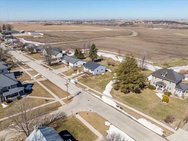 404 W Des Moines Street, Brooklyn, IA 52211