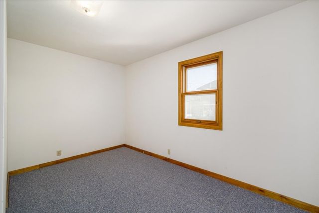 404 W Des Moines Street, Brooklyn, IA 52211