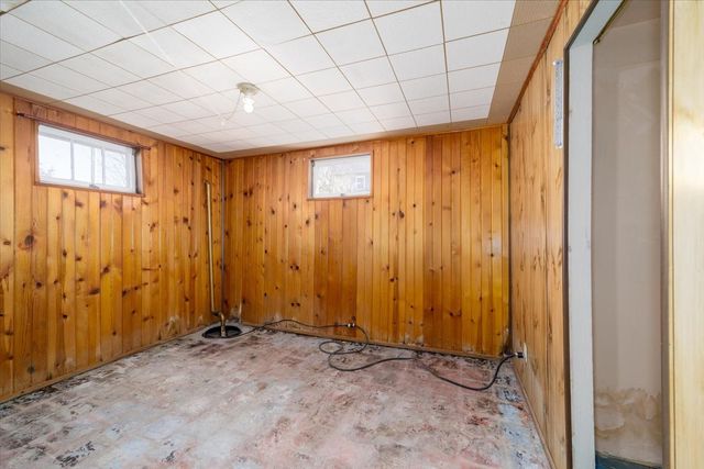 404 W Des Moines Street, Brooklyn, IA 52211