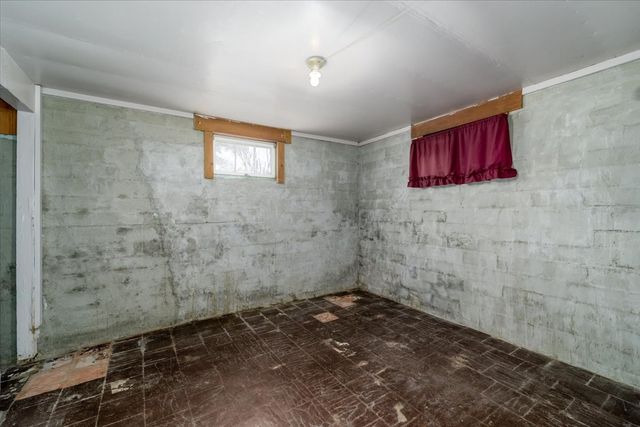 404 W Des Moines Street, Brooklyn, IA 52211