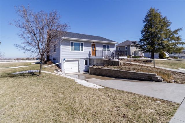 404 W Des Moines Street, Brooklyn, IA 52211