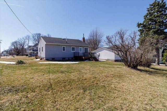 404 W Des Moines Street, Brooklyn, IA 52211