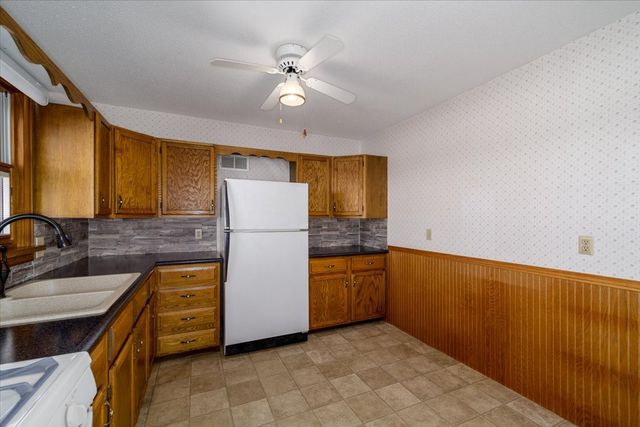 404 W Des Moines Street, Brooklyn, IA 52211