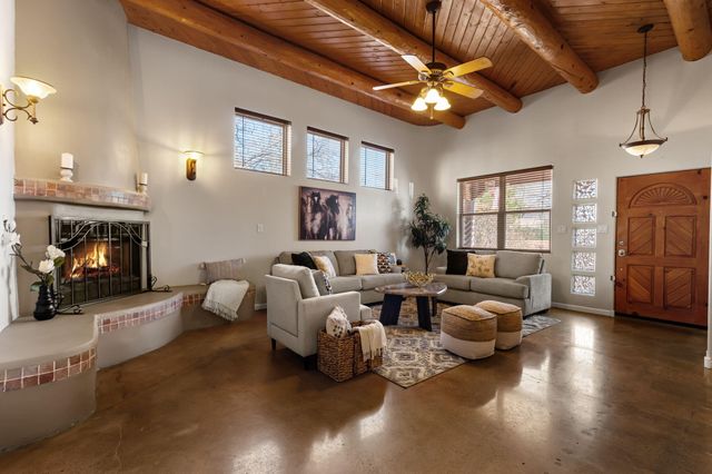 8913 Ortega Court NW, Los Ranchos, NM 87114