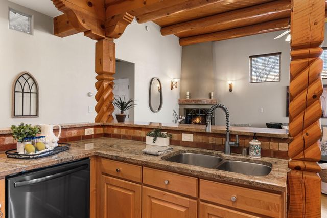 8913 Ortega Court NW, Los Ranchos, NM 87114