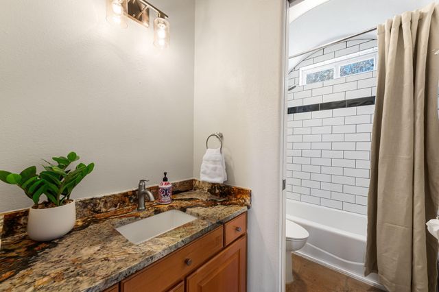 8913 Ortega Court NW, Los Ranchos, NM 87114