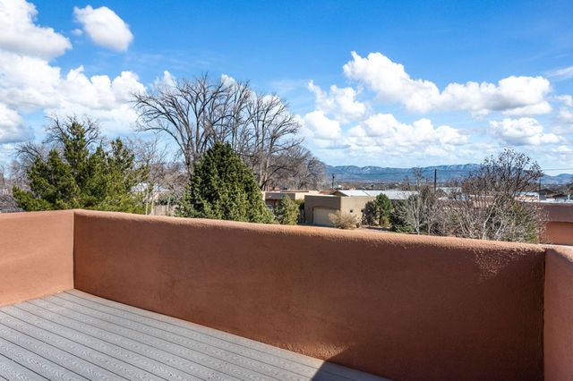 8913 Ortega Court NW, Los Ranchos, NM 87114